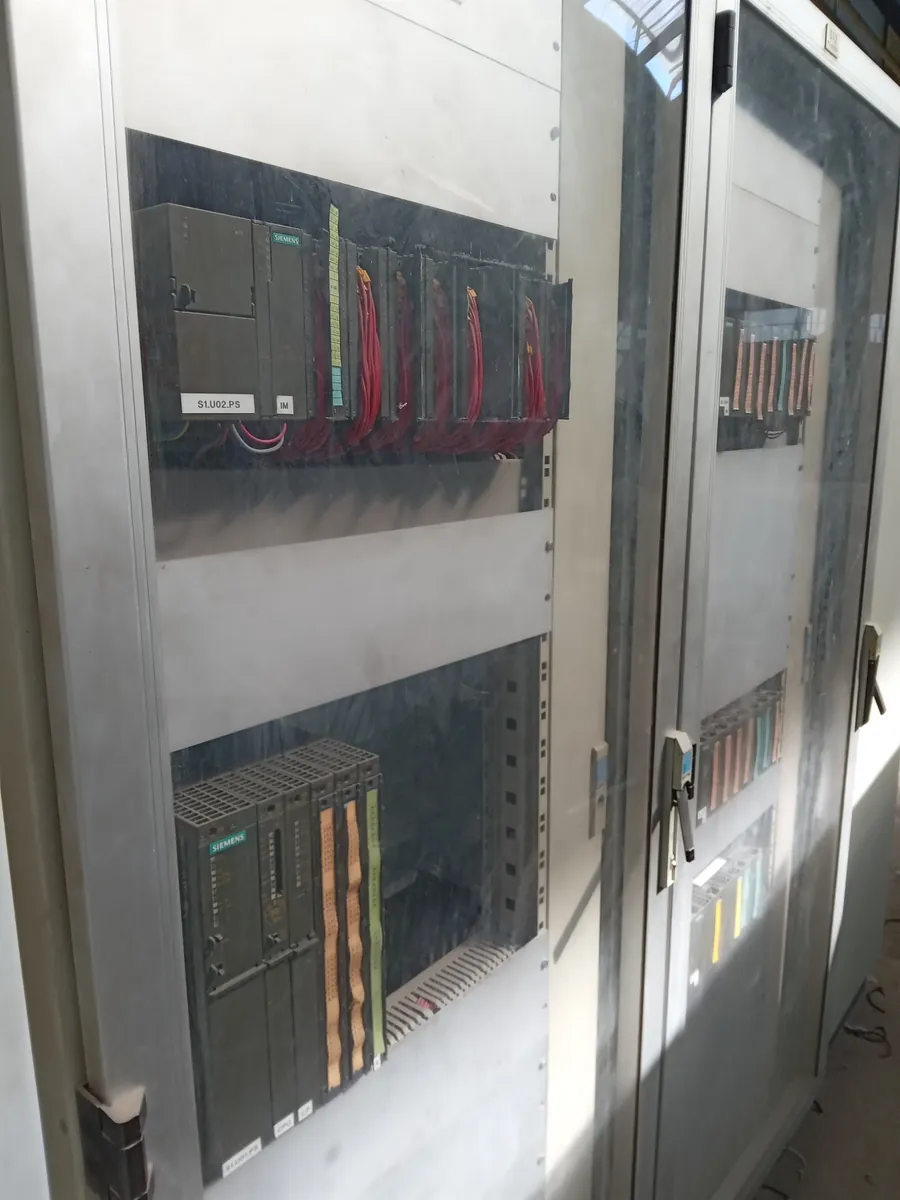 عیب‌یابی PLC و تجهیزات کنترل صنعتی